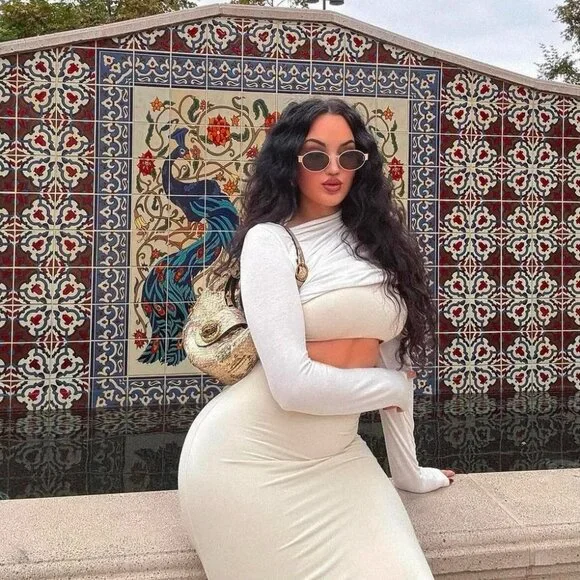 Chic Otra “Echo” Gold and Black Sunglasses - Picture 3 of 13